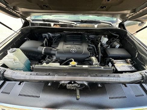 Used 2017 Toyota Tundra SR5 AWD/4WD image 30