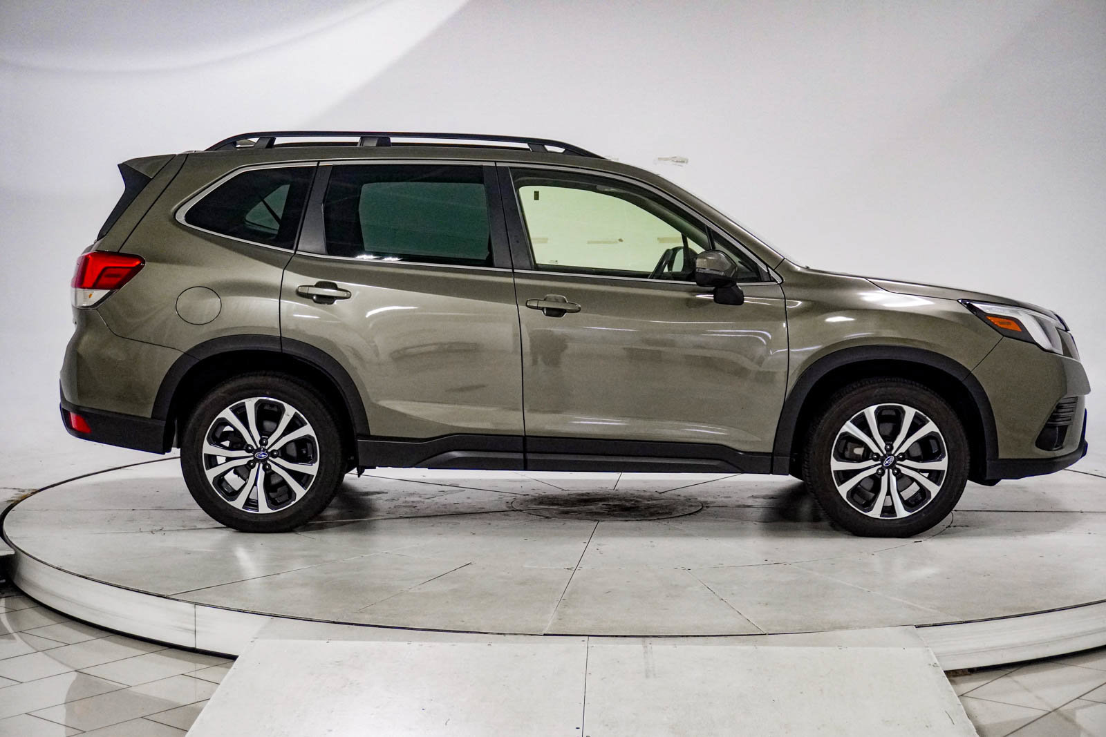 Used 2023 Subaru Forester Limited AWD/4WD image 13