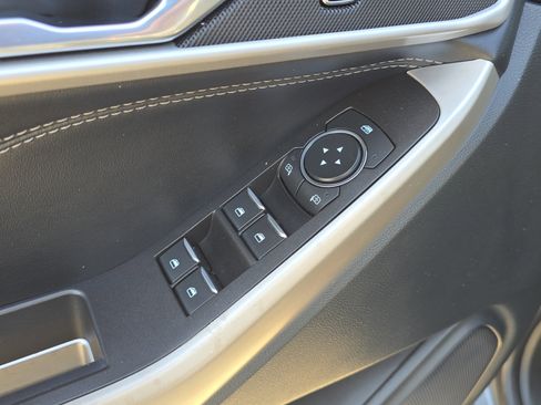 Used 2022 Ford Explorer XLT w/ Equipment Group 202A image 22