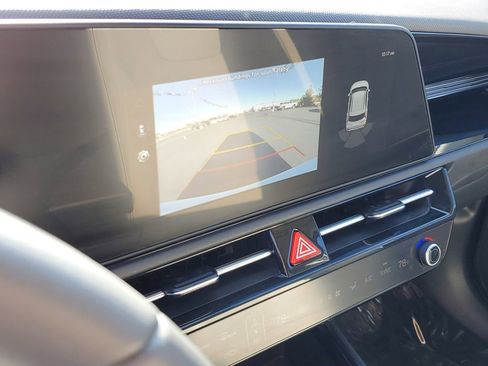 Used 2025 Kia Niro EX image 18