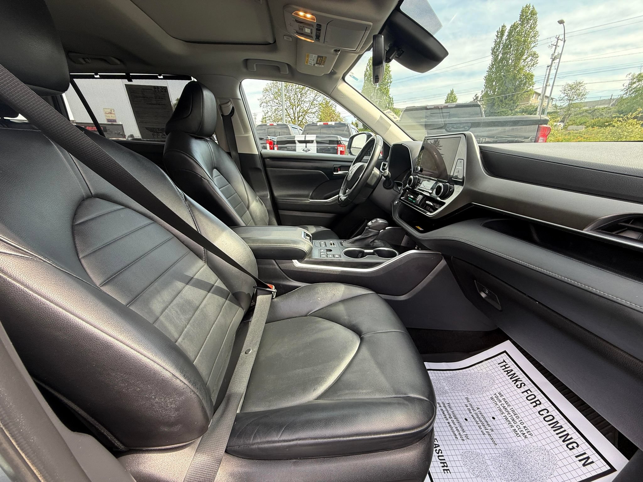 Used 2023 Toyota Highlander XLE AWD/4WD image 7