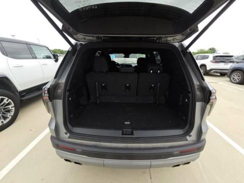 Used 2024 Chevrolet Traverse LT FWD image 8