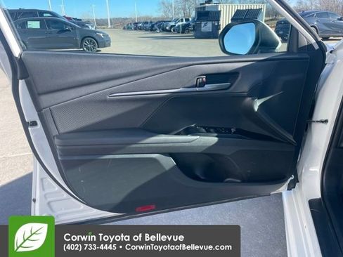 Used 2025 Toyota Camry SE image 10