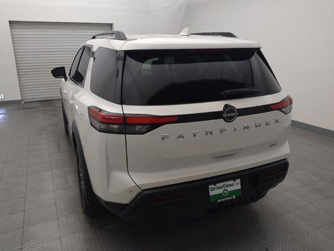 Used 2022 Nissan Pathfinder SV w/ SV Premium Package image 6