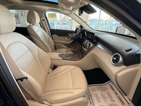 Used 2022 Mercedes-Benz GLC 300 4MATIC w/ Premium Package Lite image 17