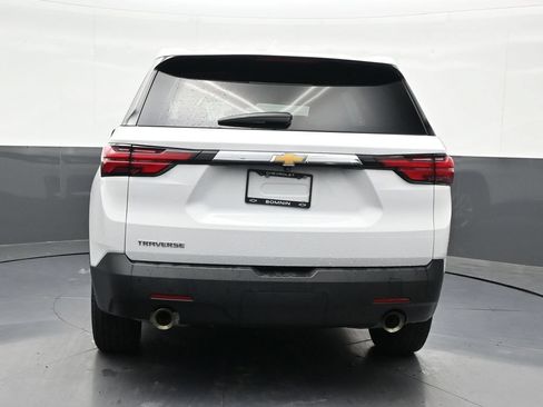 Used 2022 Chevrolet Traverse LS FWD image 4