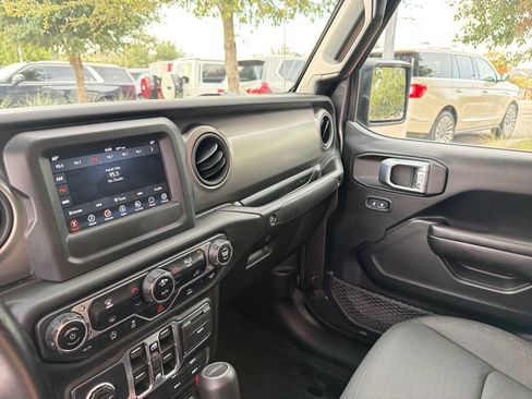 Used 2021 Jeep Gladiator Sport AWD/4WD image 25