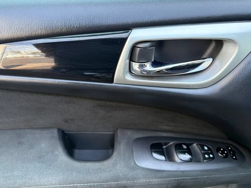 Used 2015 Nissan Pathfinder SV AWD/4WD image 10