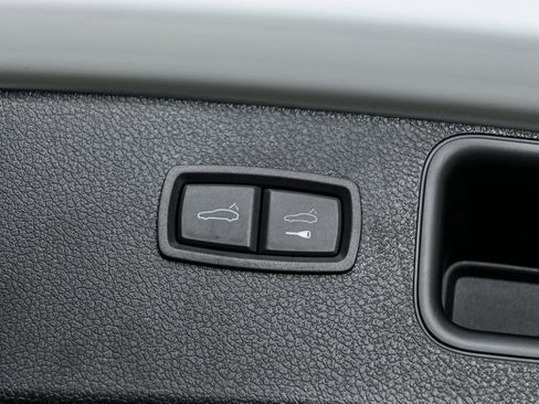 Certified 2026 Porsche Macan AWD/4WD image 32