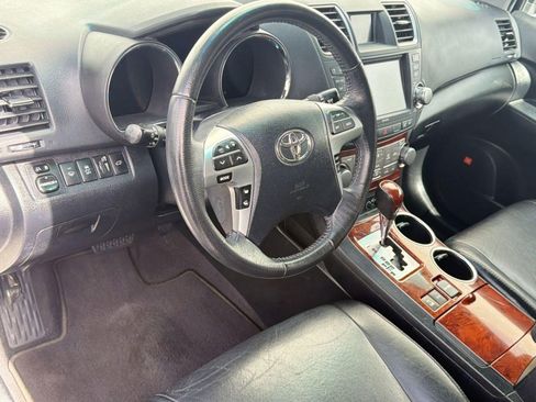 Used 2012 Toyota Highlander Limited w/ Tow Pkg image 4