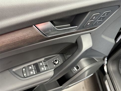 Certified 2025 Audi Q5 2.0T Premium Plus w/ Premium Plus Package image 13
