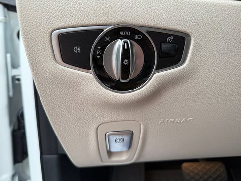 Used 2017 Mercedes-Benz E 300 image 23