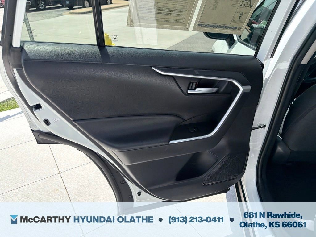 Used 2024 Toyota RAV4 XLE FWD image 21