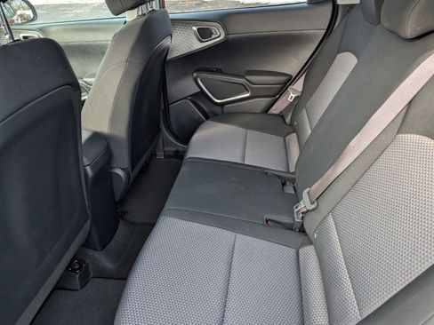 Used 2023 Kia Soul LX w/ LX Technology Package image 15