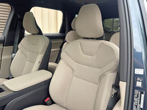 Used 2025 Volvo EX90 Ultra AWD/4WD image 37