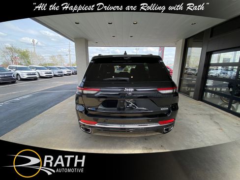 Used 2022 Jeep Grand Cherokee Overland w/ Luxury Tech Group IV AWD/4WD image 8