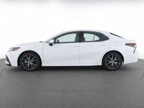 Used 2021 Toyota Camry SE FWD image 6