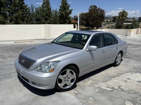 Used 2005 Lexus LS 430 RWD image 3