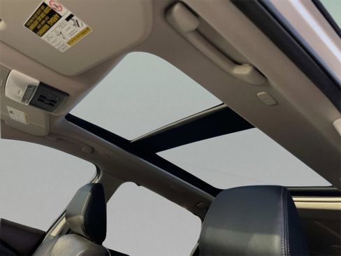 Used 2022 Nissan Rogue SL w/ SL Premium Package image 16