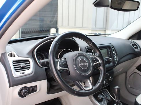 Used 2018 Jeep Compass Latitude w/ Cold Weather Group AWD/4WD image 2