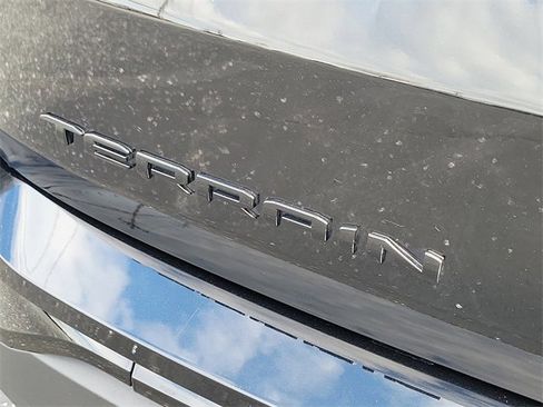 Used 2024 GMC Terrain SLE w/ Elevation Edition image 12