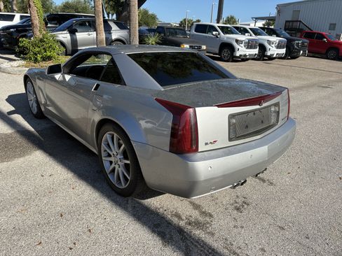 Used 2006 Cadillac XLR V RWD image 3