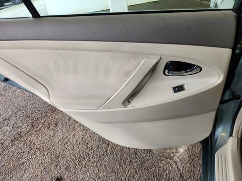 Used 2011 Toyota Camry LE image 14