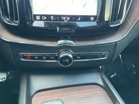 Used 2022 Volvo XC60 T8 Inscription Expression w/ Advanced Package image 16