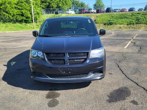 Used 2016 Dodge Grand Caravan SE FWD image 4