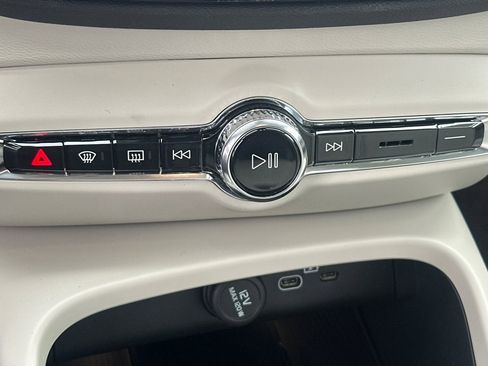 New 2026 Volvo XC40 B5 Plus w/ Protection Package Premier image 20