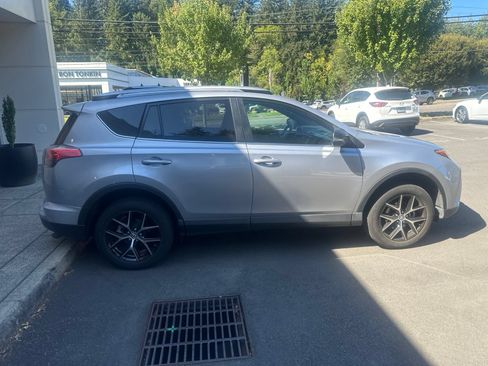 Used 2017 Toyota RAV4 SE FWD image 6