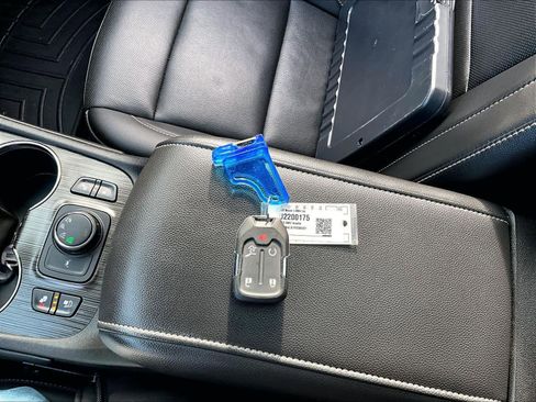 Used 2023 GMC Acadia SLT w/ Elevation Edition image 32