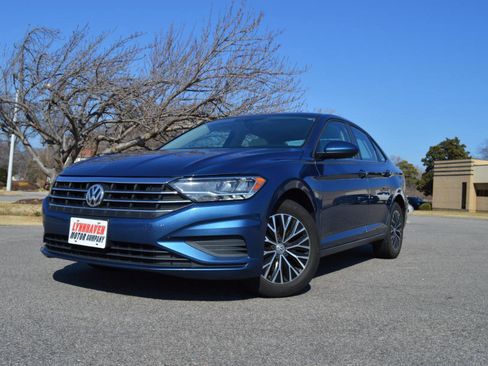 Used 2019 Volkswagen Jetta SE w/ Cold Weather Package image 26