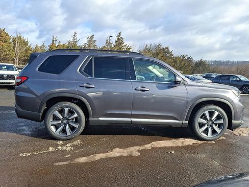 New 2025 Honda Pilot Touring image 5