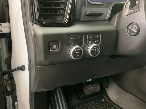 Used 2024 GMC Sierra 1500 AT4 w/ Technology Package AWD/4WD image 11
