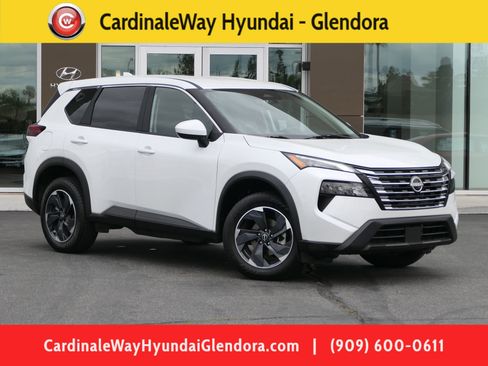 Used 2025 Nissan Rogue SV FWD image 1