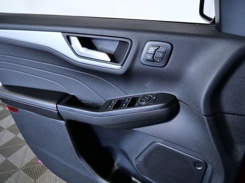 Certified 2025 Ford Escape Platinum AWD/4WD image 27
