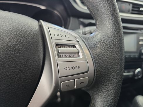 Used 2016 Nissan Rogue SV image 17