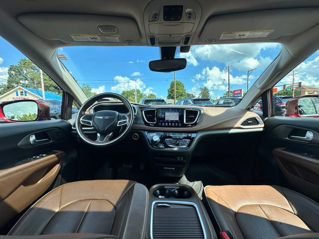Used 2019 Chrysler Pacifica Limited w/ Tire & Wheel Group FWD image 20