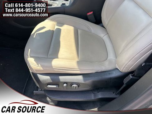 Used 2022 Chevrolet Traverse LT FWD image 9