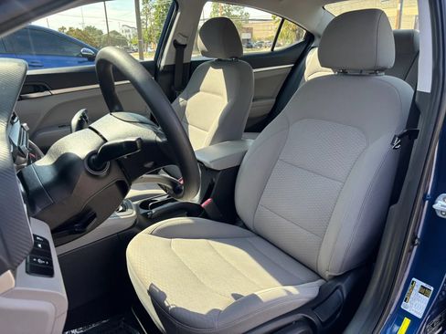 Used 2020 Hyundai Elantra SE FWD image 15