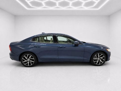 Used 2020 Volvo S60 T6 Momentum AWD/4WD image 2