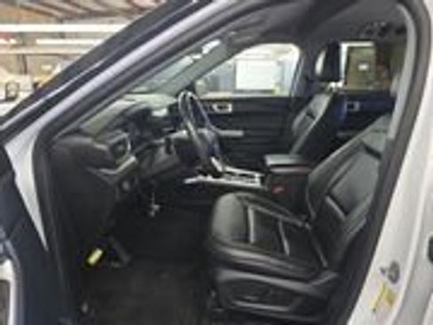 Used 2023 Ford Explorer XLT w/ Equipment Group 202A AWD/4WD image 2