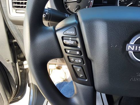 Used 2022 Nissan Frontier SV RWD image 17