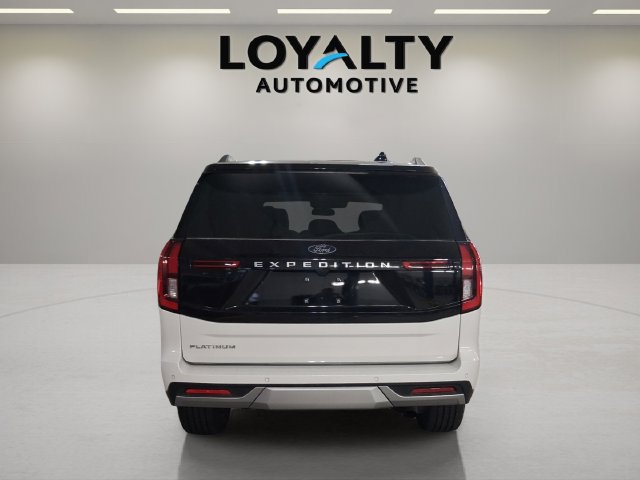 Used 2025 Ford Expedition Platinum w/ Driver's Package AWD/4WD image 4