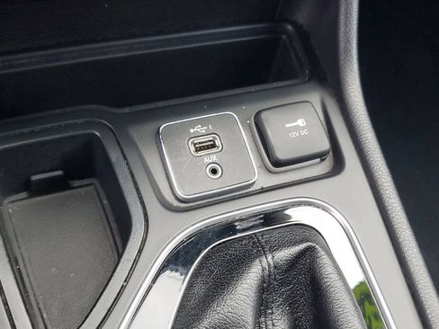 Used 2019 Jeep Cherokee Limited FWD image 24