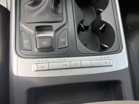 Used 2025 Kia Carnival FWD image 27