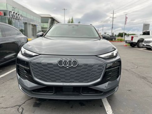 Used 2025 Audi Q6 e-tron Premium Plus AWD/4WD image 2