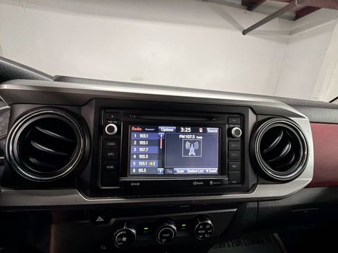 Used 2019 Toyota Tacoma SR5 RWD image 13