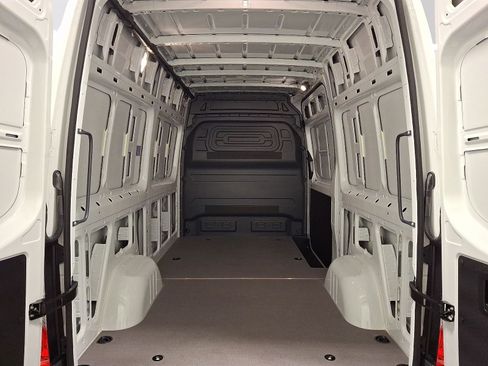 Used 2025 Mercedes-Benz Sprinter 2500 image 6